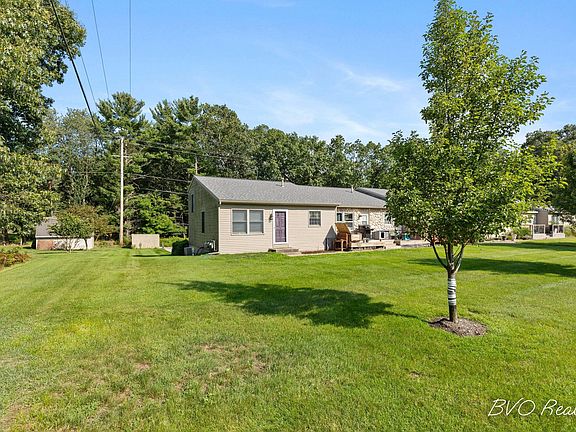 3rd image of 18210 Mohawk Dr Unit 6