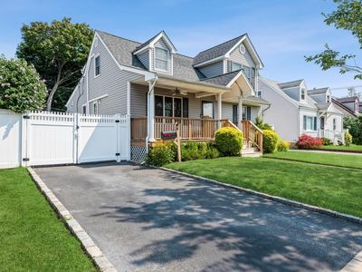 6 Arnold Street, Hicksville, NY, 11801