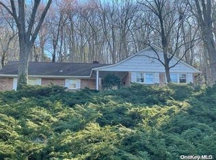 523 Harbor Rd, Cold Spring Harbor, NY 11724