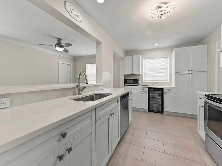 717 SW 16th St — Photo 10