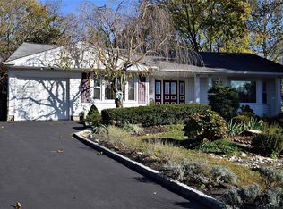 46 Dorchester Rd, Smithtown, NY 11787
