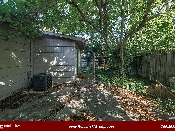 3rd image of 2813 Meadow Dr