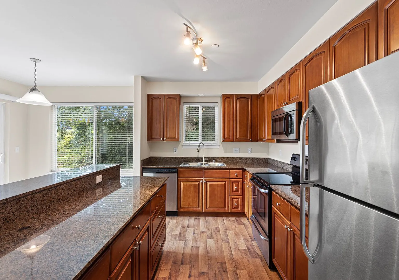 Bayshore Vista Apartments — Photo 4