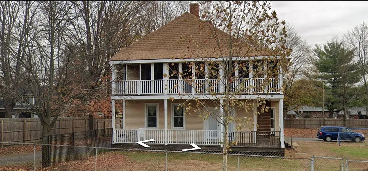 Building Photo - Main St