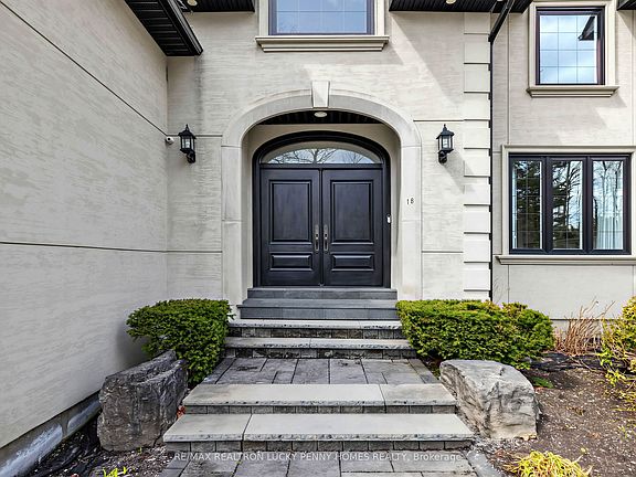 4th image of 18 Walnut Glen Pl