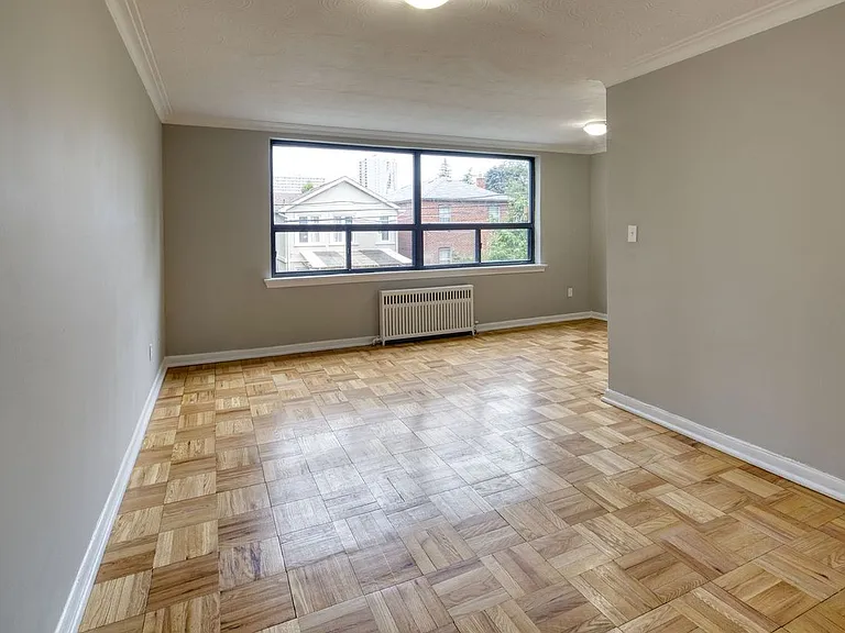 1675 Eglinton Ave W — Photo 15