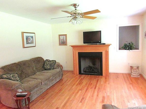 4th image of 15 Evergreen Dr