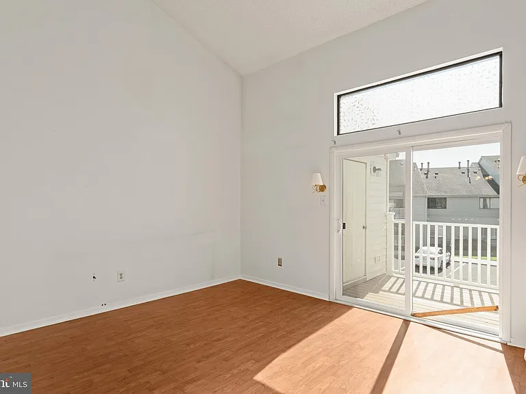2204 Sandra Rd — Photo 7