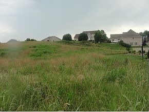 2nd image of 104 Keeview Ct