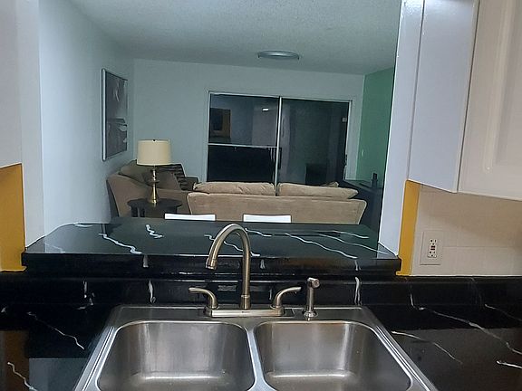 5th image of 6338 Newtown Cir #10B