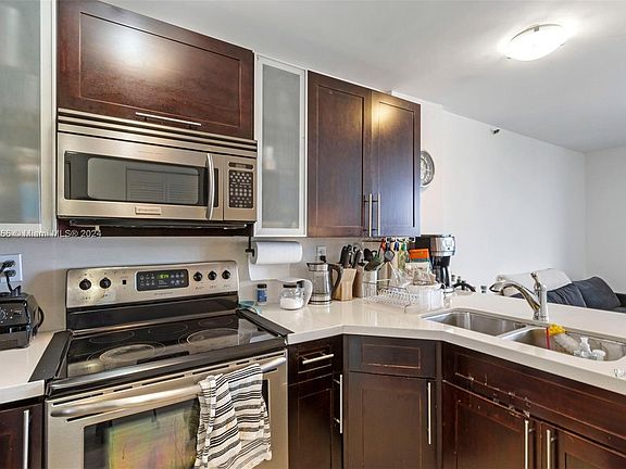 4th image of 1035 West Ave APT 502