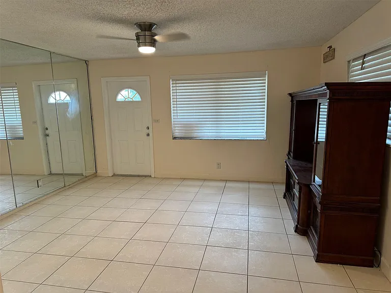 4564 NW 16th Ave — Photo 3