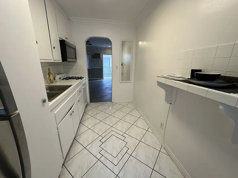 Edgemont Apts — Photo 24