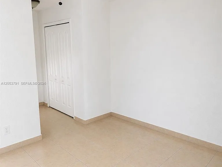 1705 W 58th St #B-27 — Photo 13