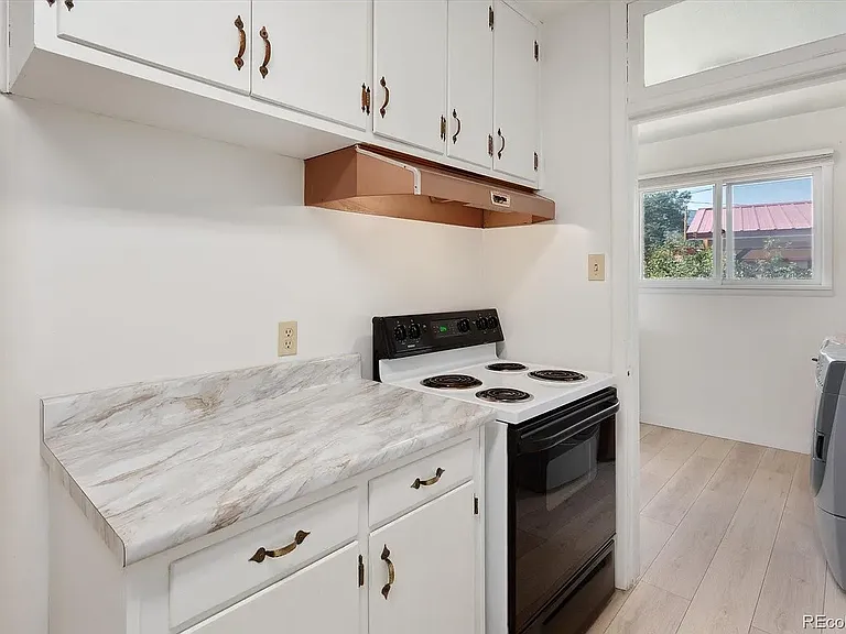 217 E 7th St #217 — Photo 12
