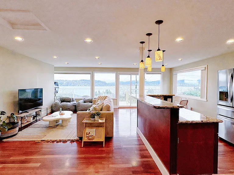 10057 Arrowsmith Ave S — Photo 3