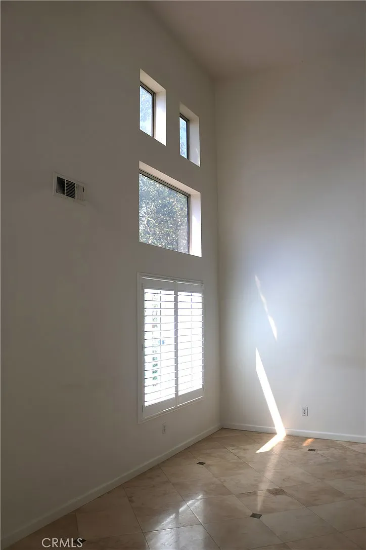 4 bed, 2.5 bath, 1796 sqft, $4,995 — Photo 4