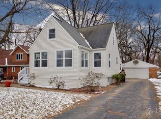 115 Fairfield Dr, Island Lake, IL 60042
