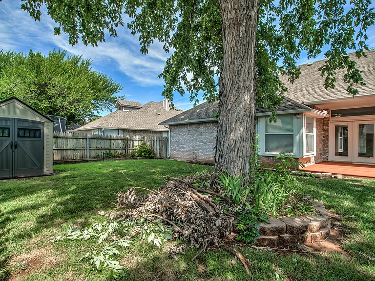 1812 Pebble Creek Blvd — Photo 43