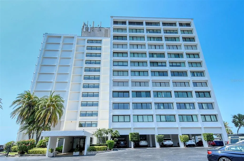2 bed, 2.0 bath, 1435 sqft, $9,000 — Photo 1