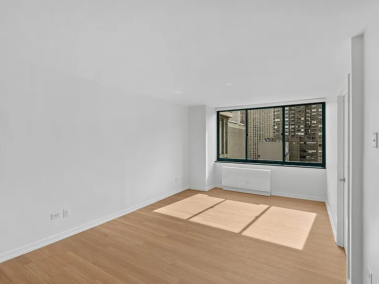 200 W 60th St #15G — Photo 3