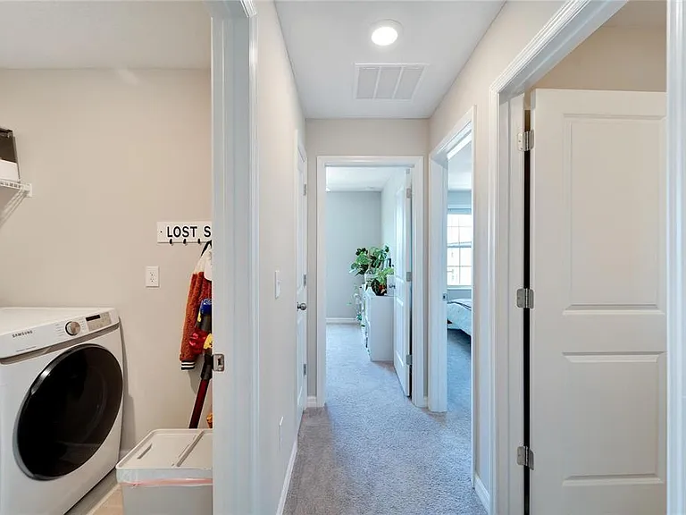 403 Royal Empress Dr — Photo 32