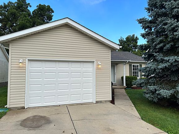 2nd image of 220 Parkway Blvd Unit 7