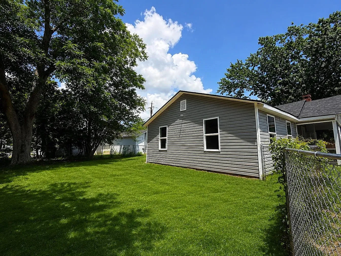 3 bed, 1100 sqft, $1,500 — Photo 3