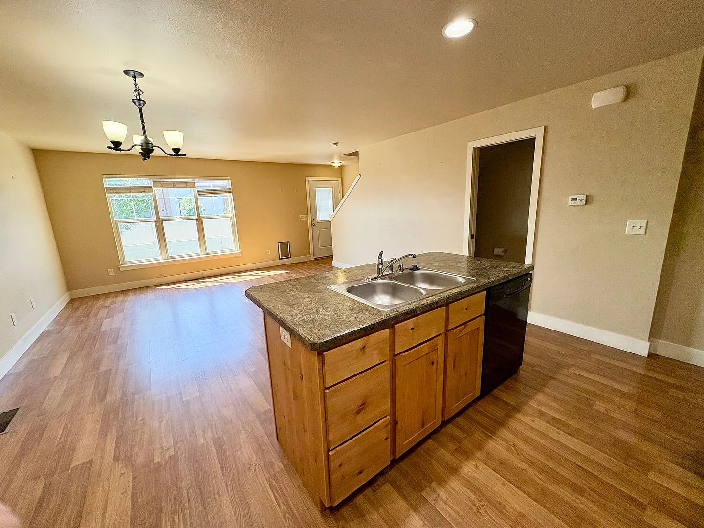 Beautiful West End Townhome Spacious & Move-In Ready — Photo 4