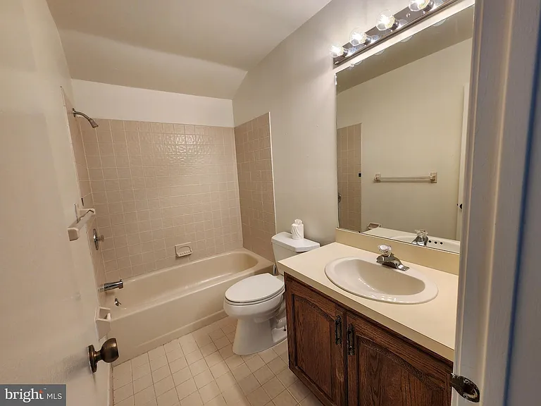 254 Sayre Dr — Photo 18
