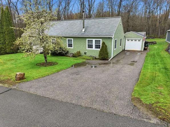 12 Holcomb St, Leicester, MA 01524