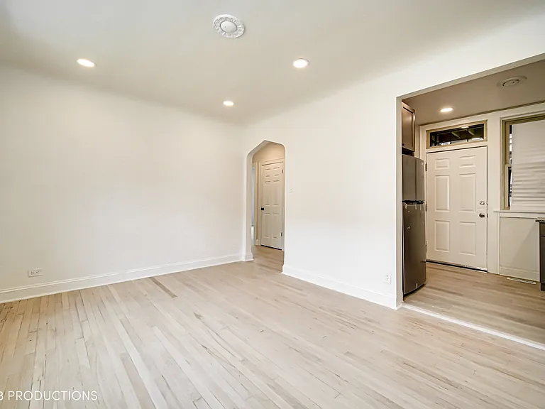 8524-28 S Oglesby Ave W — Photo 12