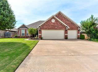 1716 Oxford Ave, Edmond, OK 73013