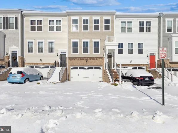 17290 Turnstone Dr, Dumfries, VA 22026