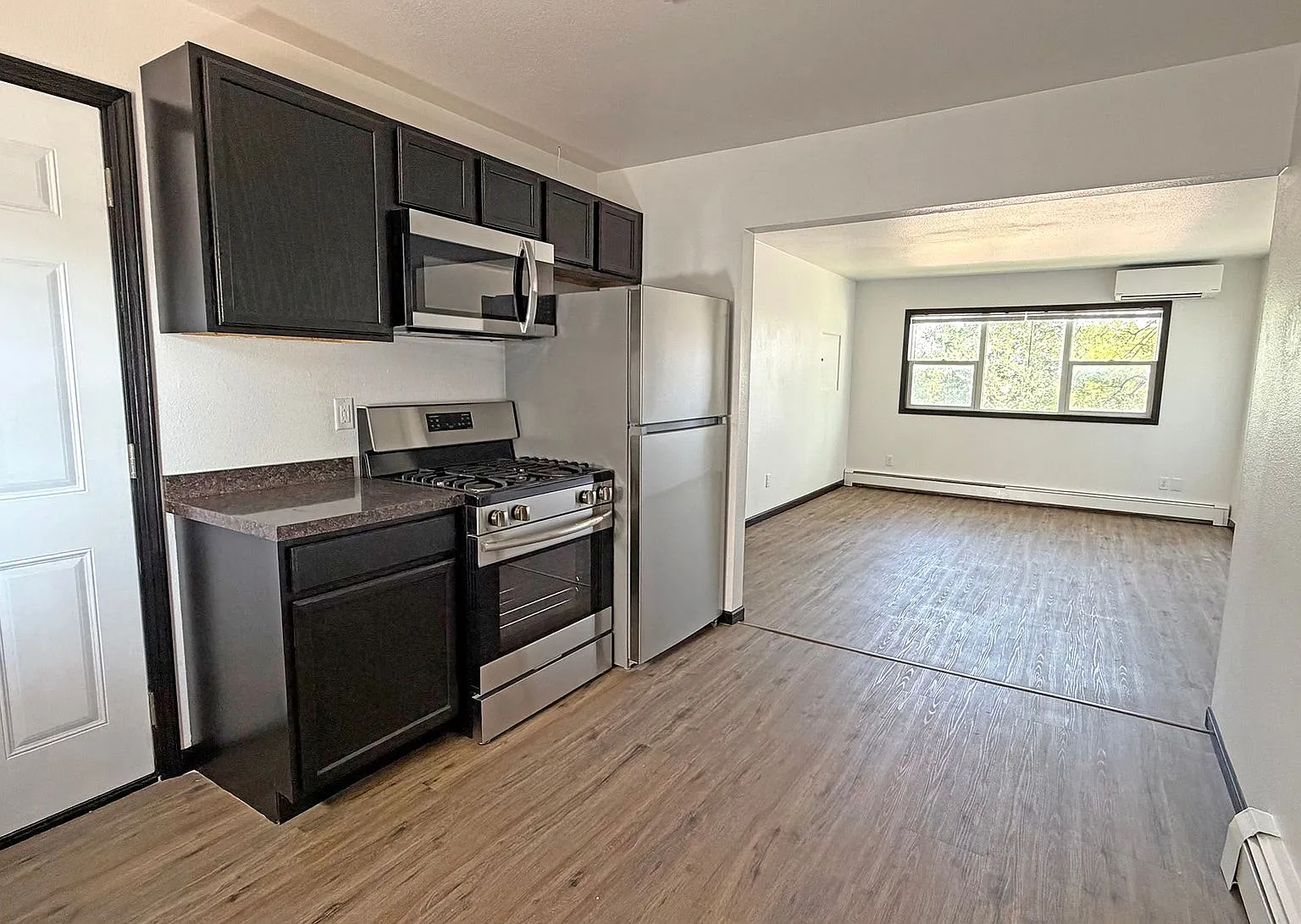 Remodeled 2 Bed, 1 Bath in a Convenient Central Location — Photo 4