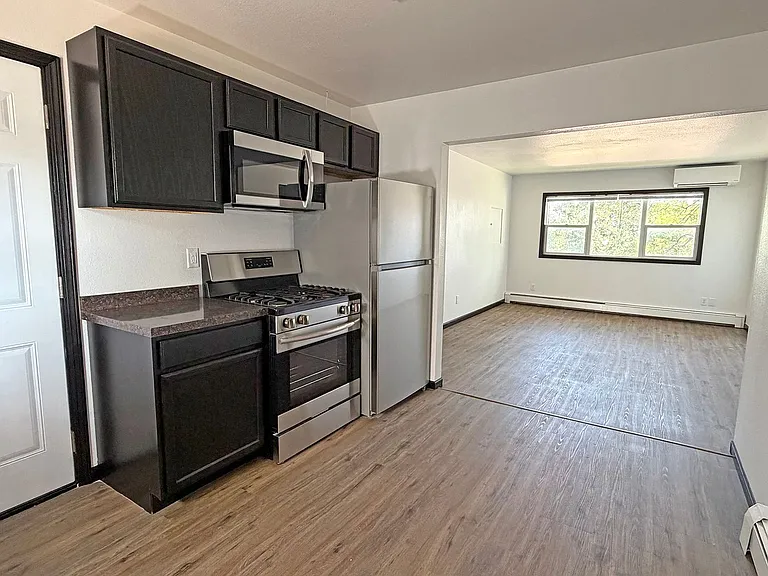 Remodeled 2 Bed, 1 Bath in a Convenient Central Location — Photo 4