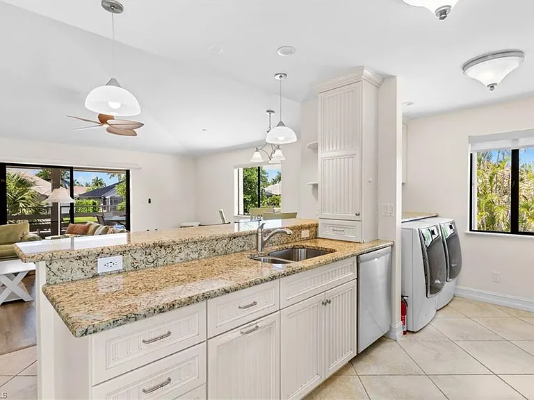324 Waterleaf Ct — Photo 6
