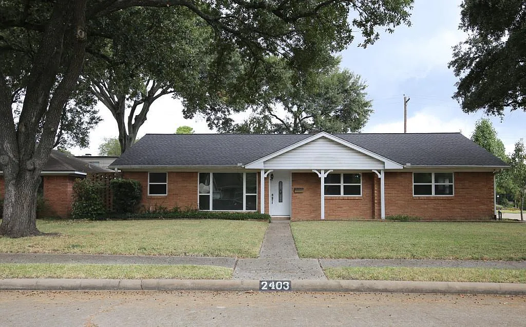 3 bed, 2.0 bath, 1689 sqft, $3,200 — Photo 1