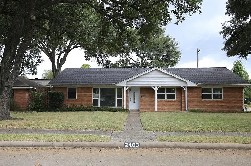 2403 Willowby Dr