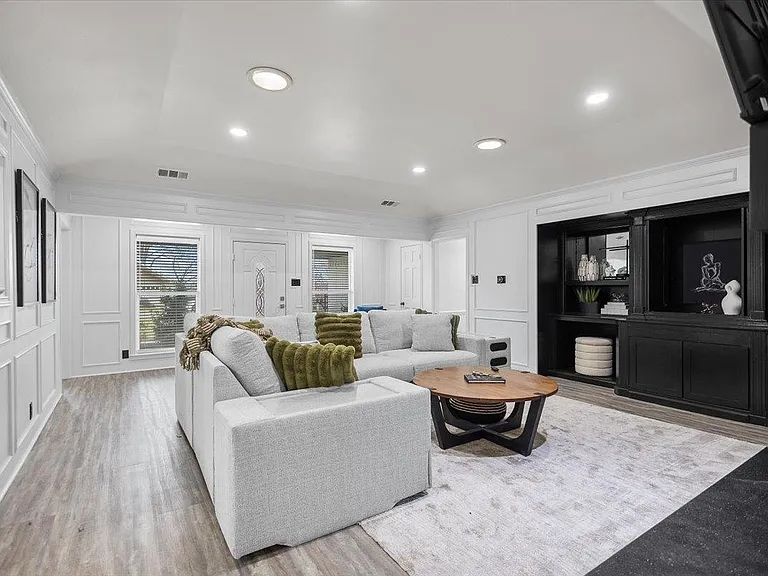 291 N Bay Dr — Photo 3