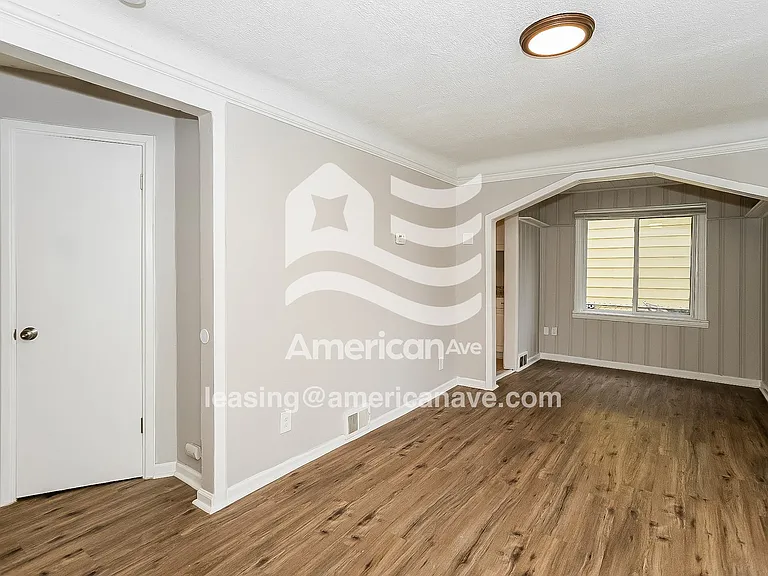 571796_004_living_room_4.jpg