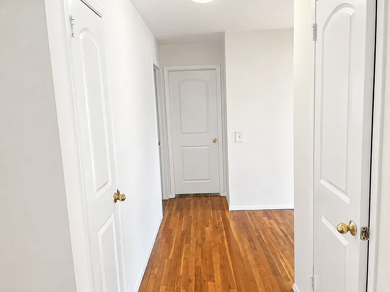 136 Bennett Ave #T — Photo 3