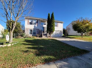 708 Ridgecrest Dr, Fenton, MI 48430