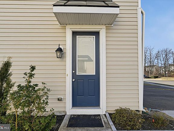 4th image of 156 Solara Dr