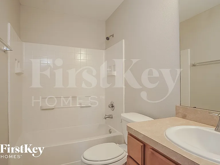 106 W Red Oak Ln — Photo 14