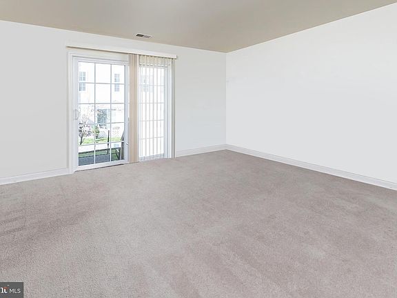 4th image of 150 Acorn Dr