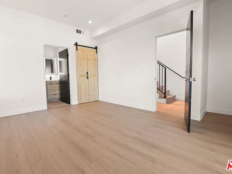 2135 S Longwood Ave #1/2 — Photo 29