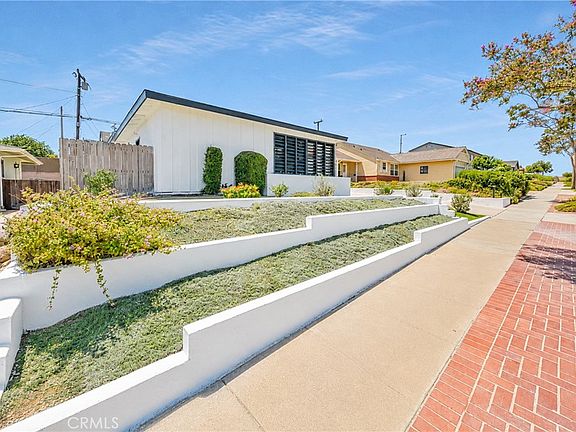 4th image of 2437 Westmont Dr