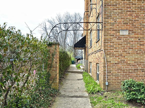 3rd image of 3653 Shaw Ave APT 4