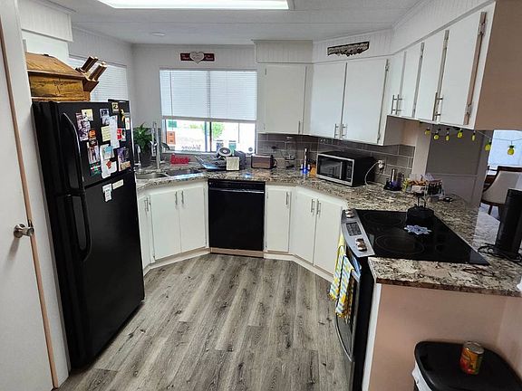4th image of 3284 Bay Oaks Dr